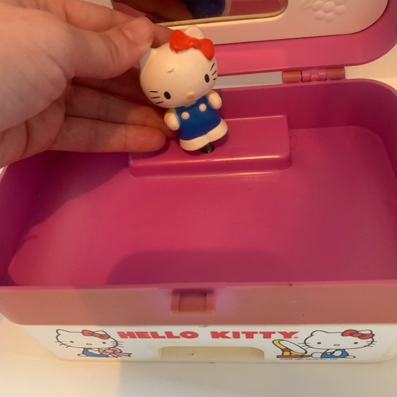 Vintage 80s Working Hello Kitty Music Jewelry Makeup Box - Picture 5 of 11